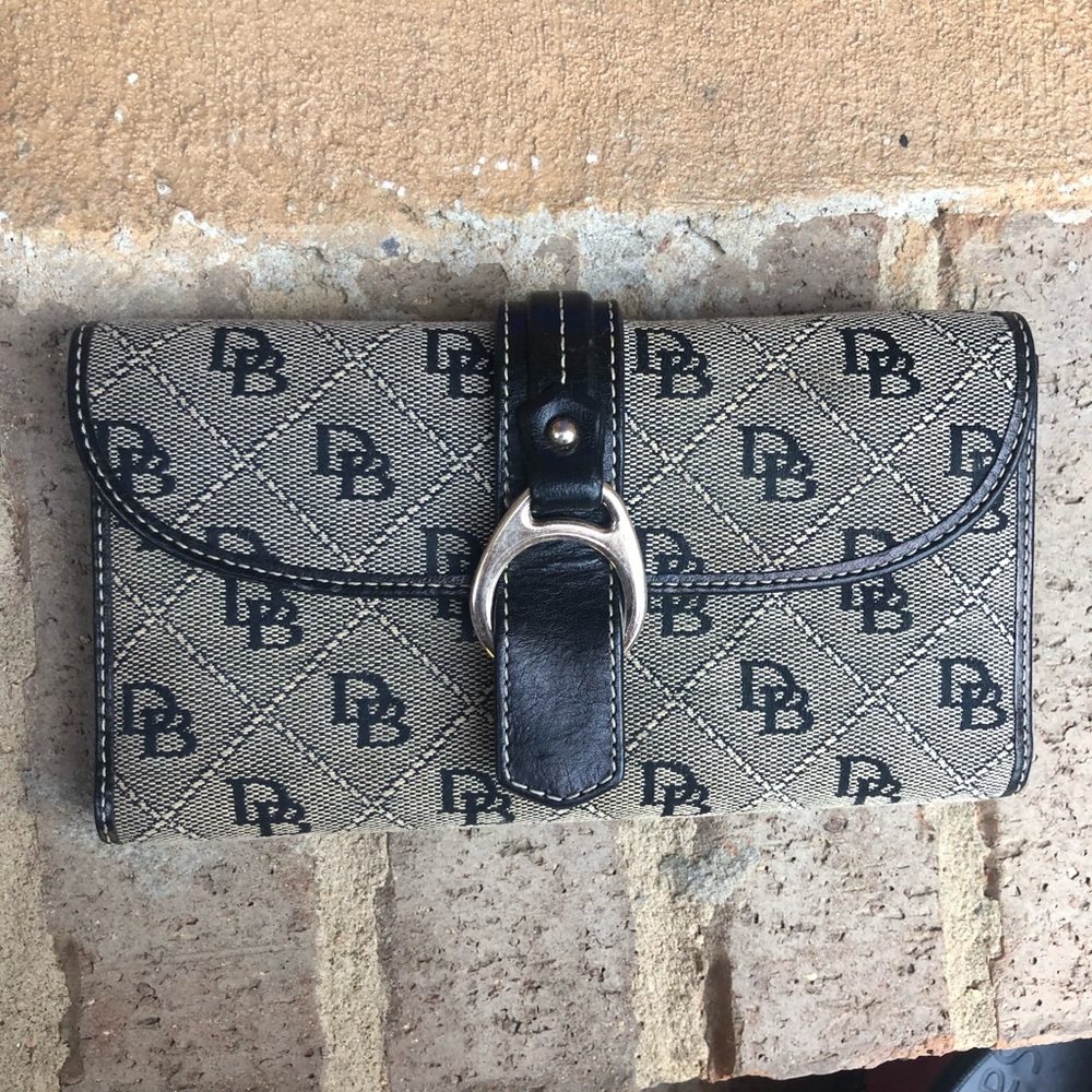 Dooney Bourke wallet